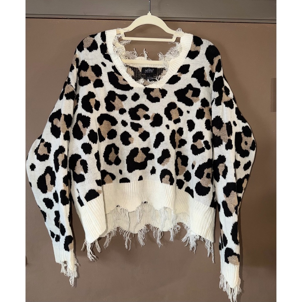 Wild Elegance V-Neck Leopard Sweater